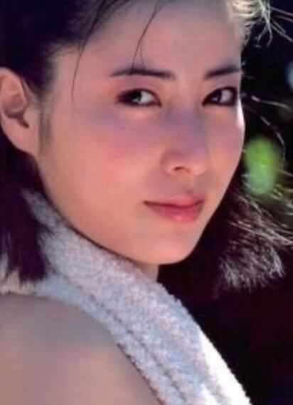 岡江久美子さんの若い頃の美しさを写真で確認しました 芸能人の若い頃や思い出を振り返ります